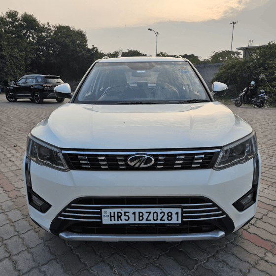 MAHINDRA XUV-300 W8 2020